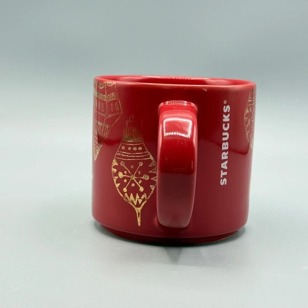 Starbucks bring little